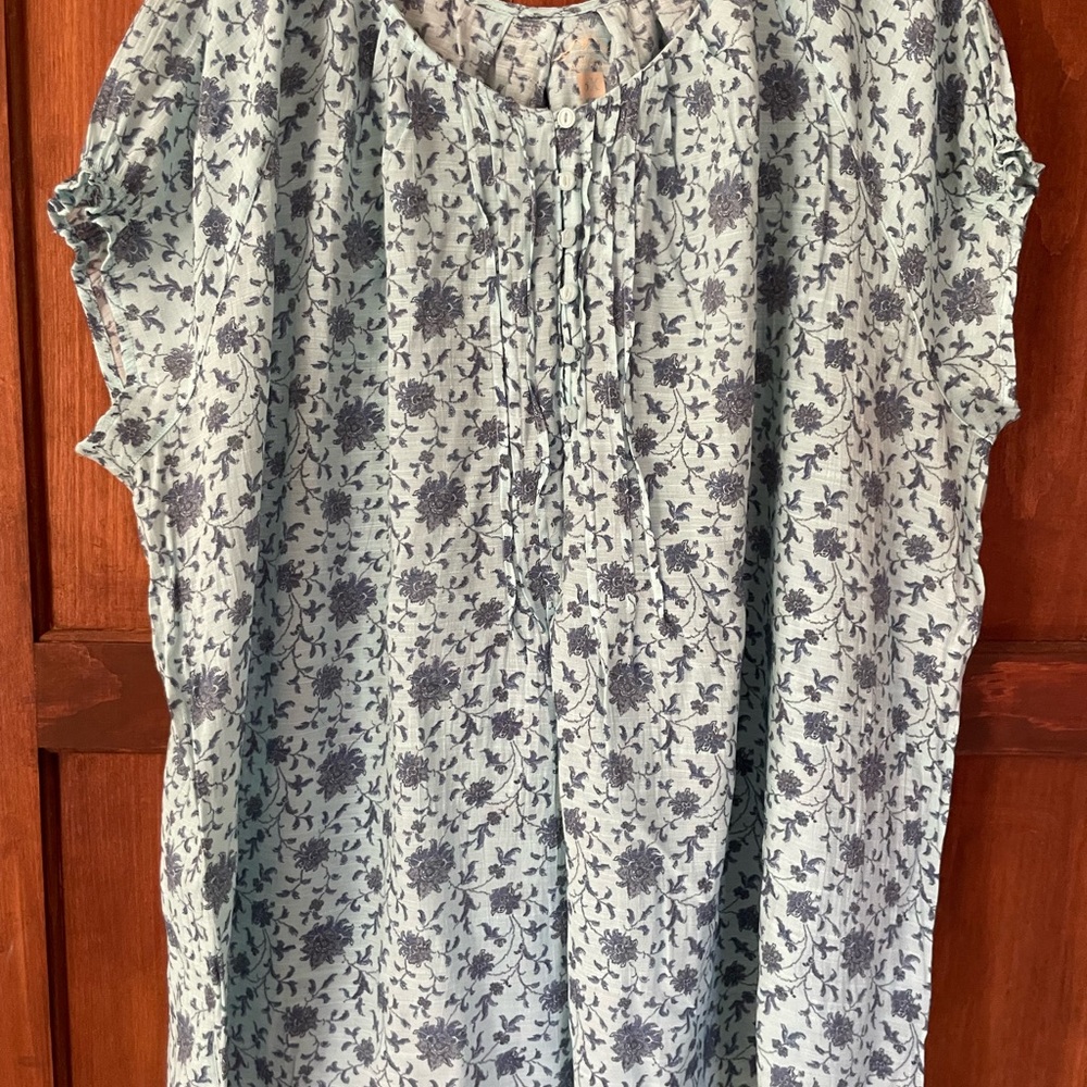 Chic Floral Women's Blouse - Light Blue